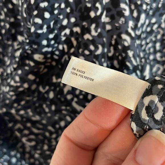 🤩3 for $30 Bundle Deal🤩
GAP printed silky shift dress - Picture 9 of 9